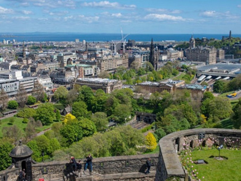 Private Walking Tour of Royal Mile and Edinburgh Castle