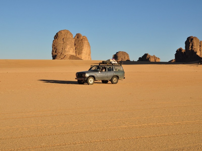 4x4 tour: Authentic Algerian desert