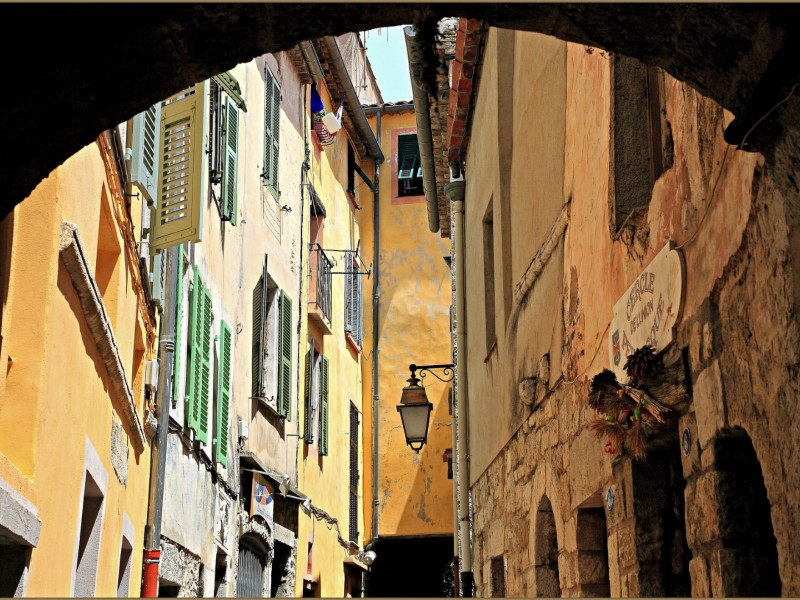 The Western of the French Riviera and its Hilltop Villages