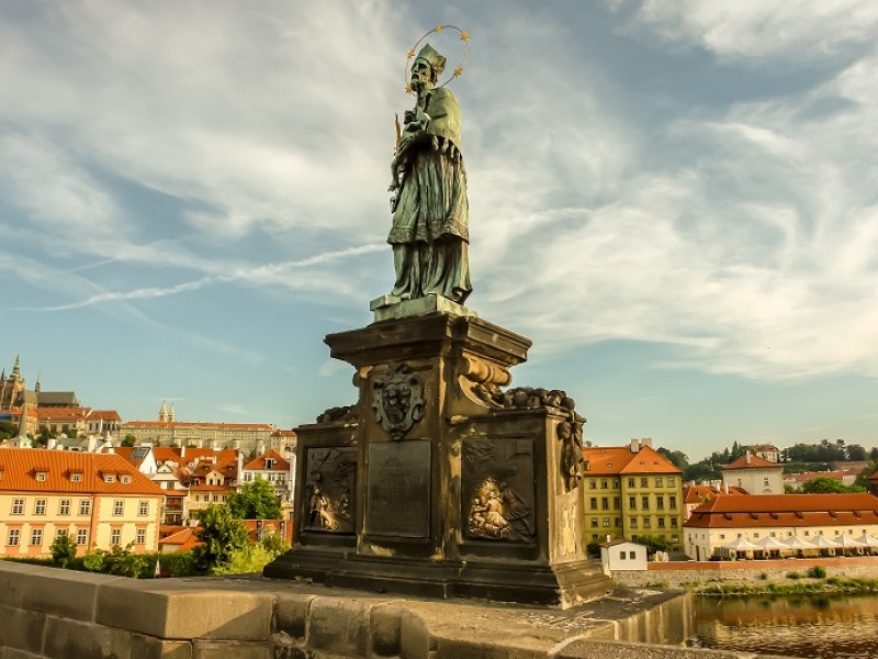 Charles Bridge - Quest tours of Prague