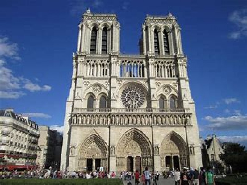 Walking tour of the historic center of Paris with wine and cheese tasting / Пешеходная экскурсия по историческому центру Парижа с дегустацией вина и сыров