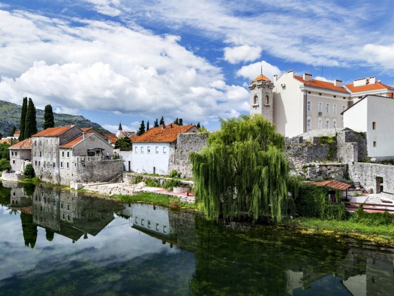 All seasons discovery Bosnia 4 days tour from Sarajevo. Private tour from Monterrasol Travel in minivan. Off the beaten path travel in Bosnia.