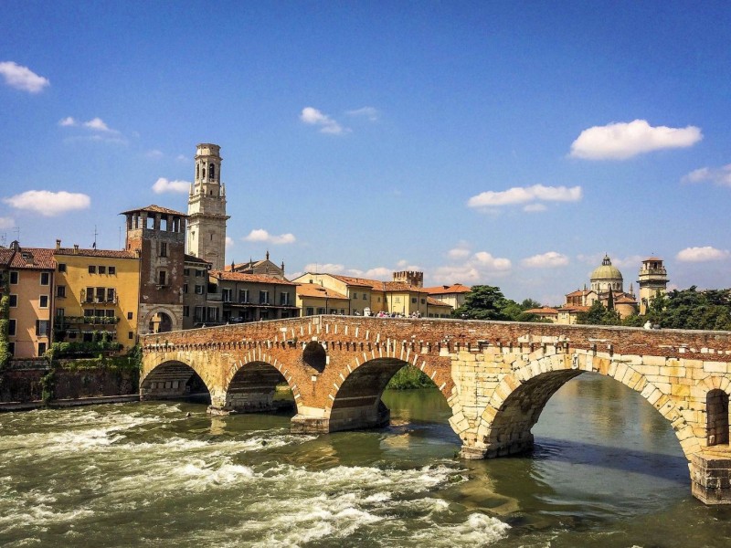 Food and wine walking tour in Verona